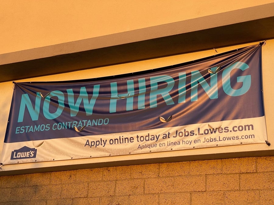 now hiring, embauche, emploi