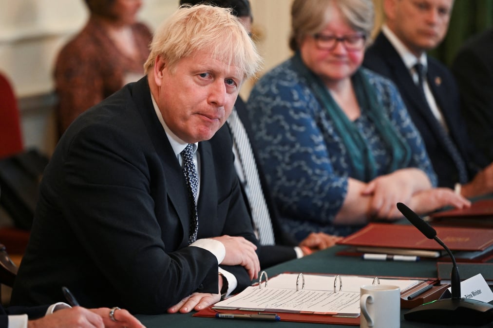 Grande bretagne: la crise politique s'amplifie alors que deux ministres lachent johnson