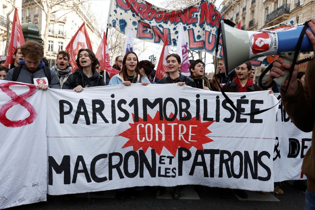 Photo des etudiants lors de la cinquieme journee d'action contre la reforme des retraites en france