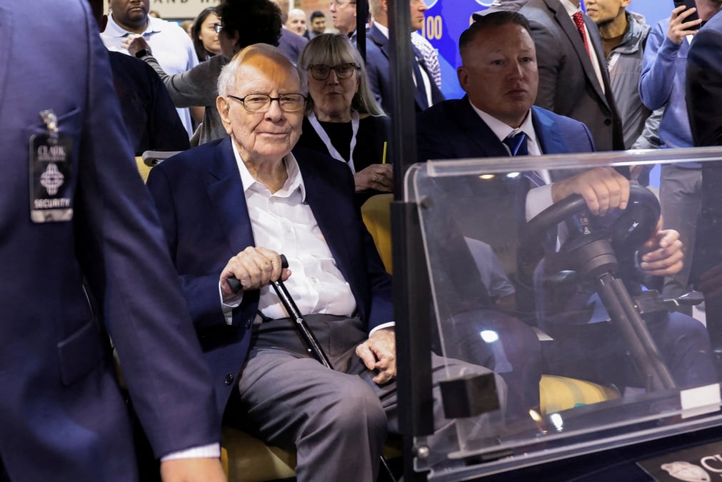 Warren buffett, president de berkshire hathaway, lors d'une reunion a omaha