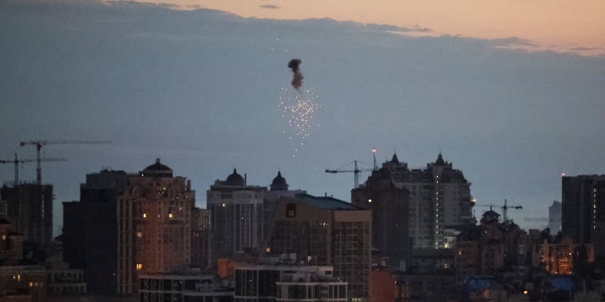 Selon le président Volodymyr Zelensky, 120 missiles et 90 drones ont été lancés au total (Photographie de la ville de Kiev, prise le 21 septembre 2024).