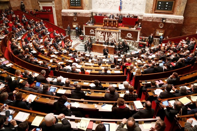 La majorite entre ajustements et reglements de comptes