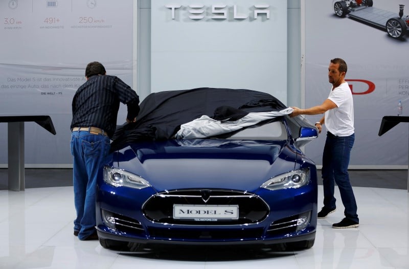 Audi et porsche a la poursuite de tesla dans l'electrique