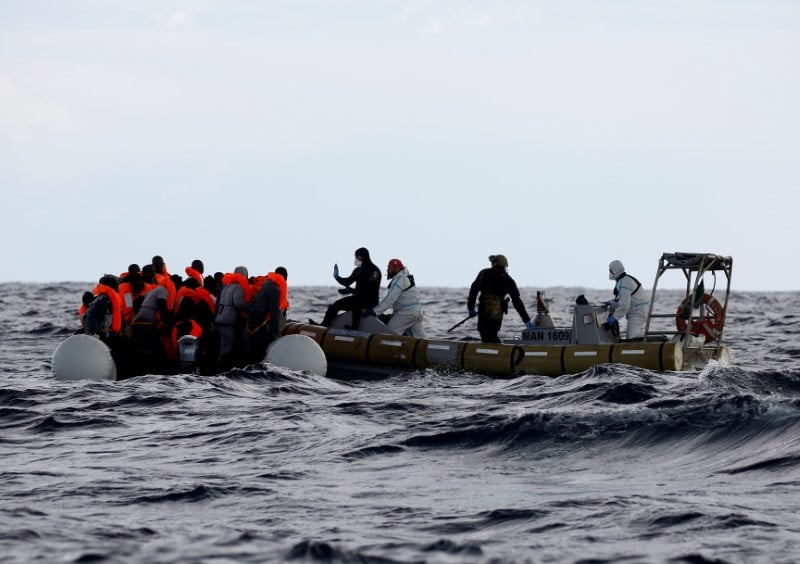 800 migrants recuperes en mediterranee
