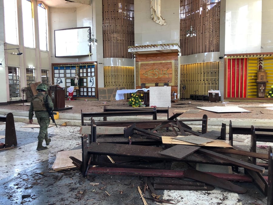 Double explosion lors d'une messe dans le sud des philippines, 27 morts