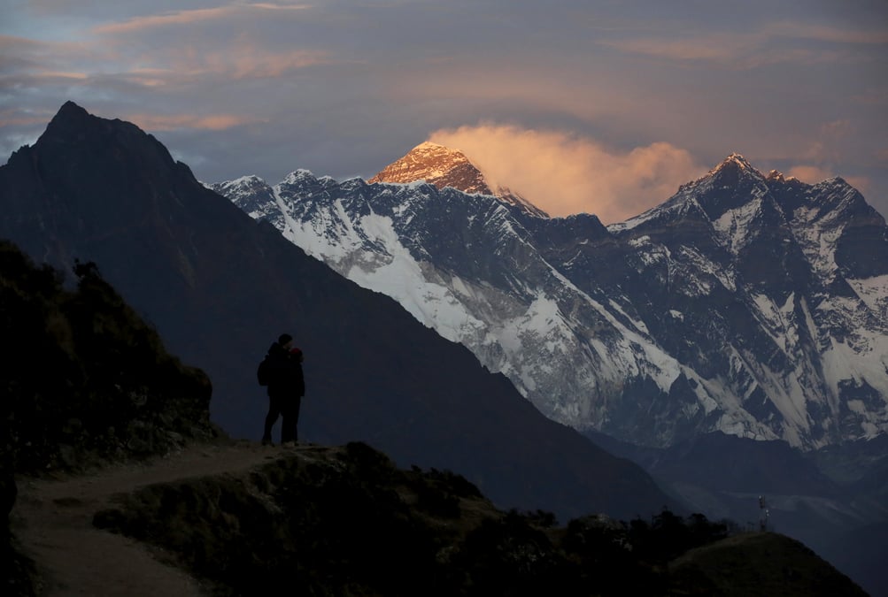 Coronavirus: le nepal suspend toutes les expeditions sur l'everest