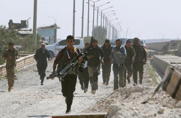 L'ei bombarde des positions rebelles sur le barrage de tabka