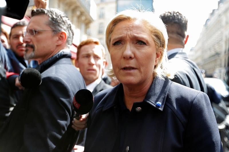 Le pen tente un geste vers les ecolos et les insoumis