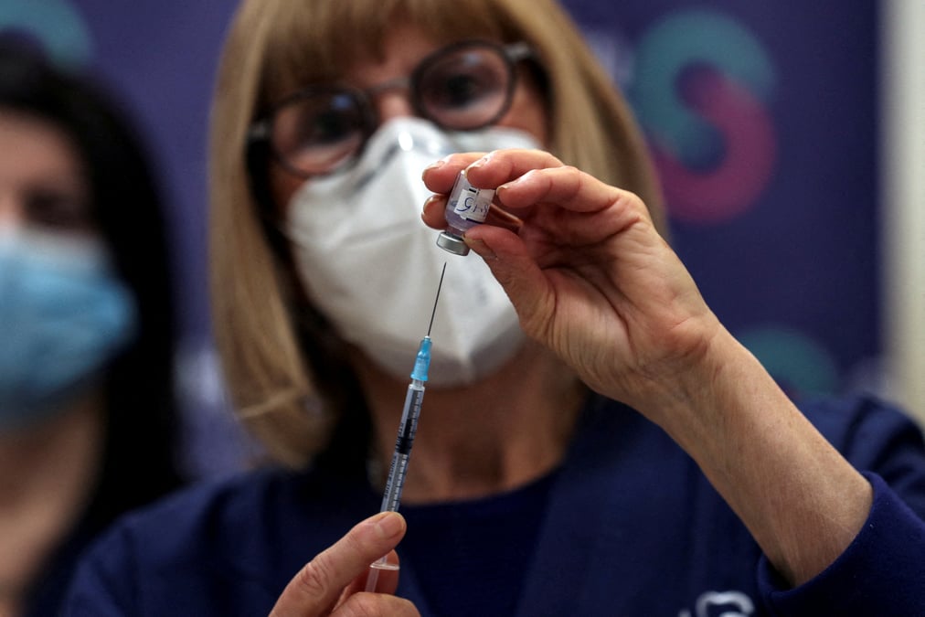 Israel: la 4e dose de vaccin offre plus de resistance chez les plus de 60 ans, selon une etude