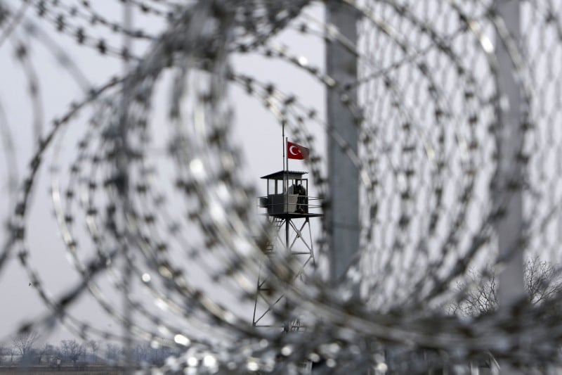 Deux militaires grecs restent detenus en turquie