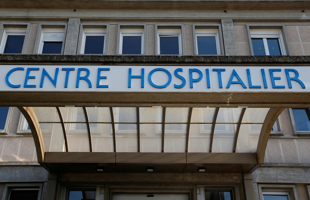 France: macron lance une "mission flash" sur les urgences avant une "revolution collective" dans la sante