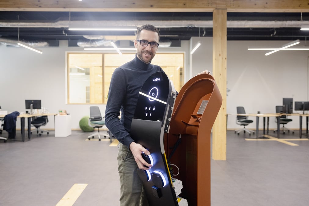 Avec ses bornes de recharge évolutives, Paul Malbert, le CEO d'Anyos veut faire son trou sur le marché européen de l'électromobilité.