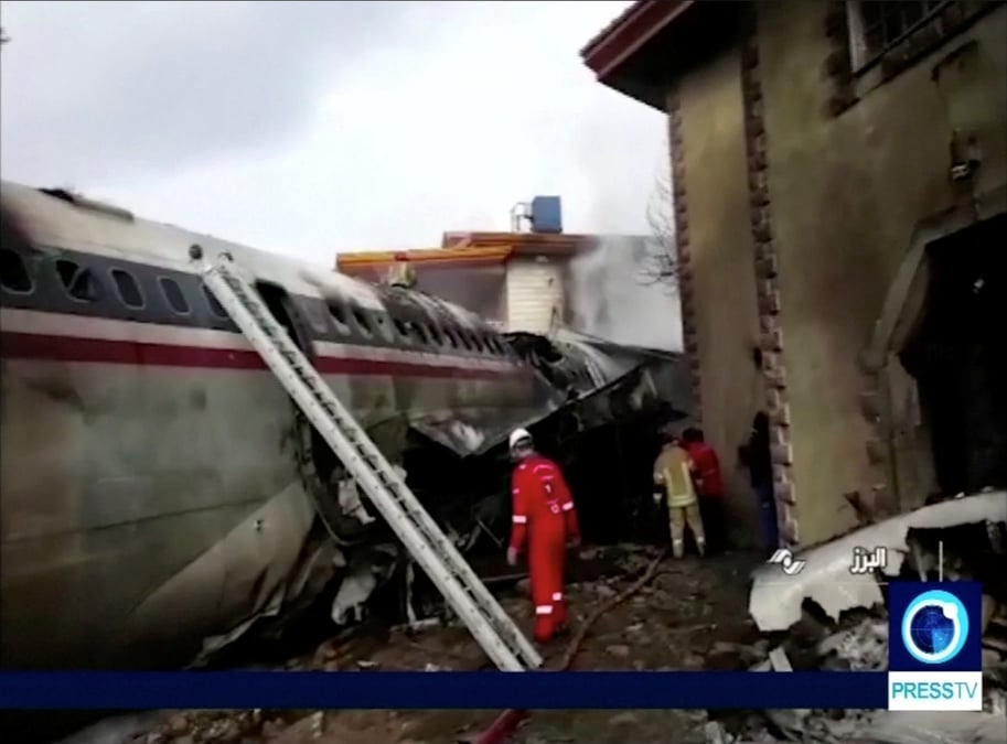 Un avion-cargo militaire s'ecrase en iran, 15 morts