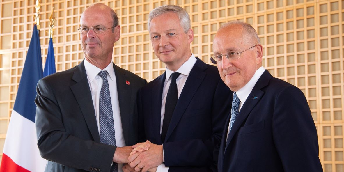 Le directeur général de la Caisse des Dépôts, Eric Lombard, le ministre de l'Economie et des Finances Bruno Le Maire et le Pdg de La Poste Philippe Wahl.