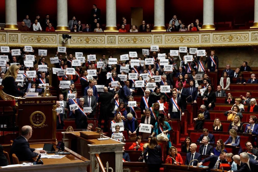 Vote de defiance sur la reforme des retraites a l'assemblee nationale a paris