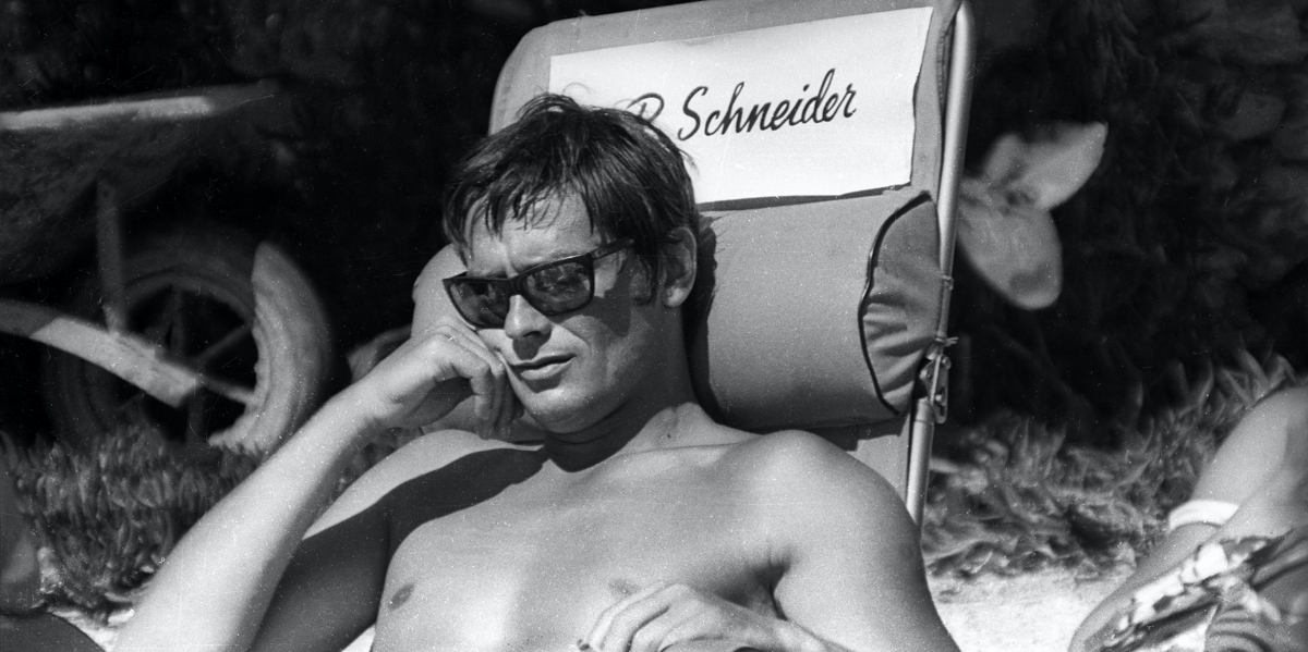 Alain Delon sur le tournage de La piscine, en 1968.
