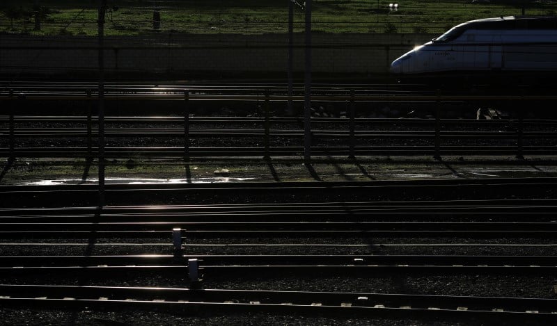 Avis defavorable sur la ligne a grande vitesse toulouse-paris