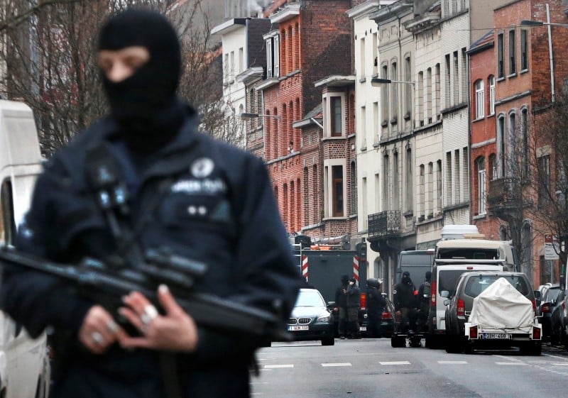 Cinq personnes arretees vendredi a bruxelles