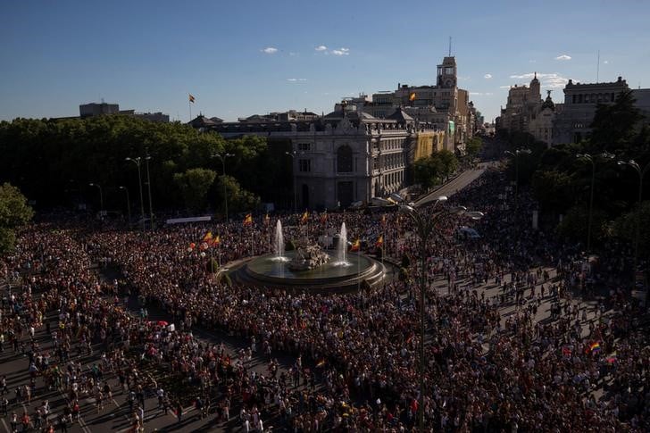 Des centaines de milliers de personnes a madrid pour les droits lgbt