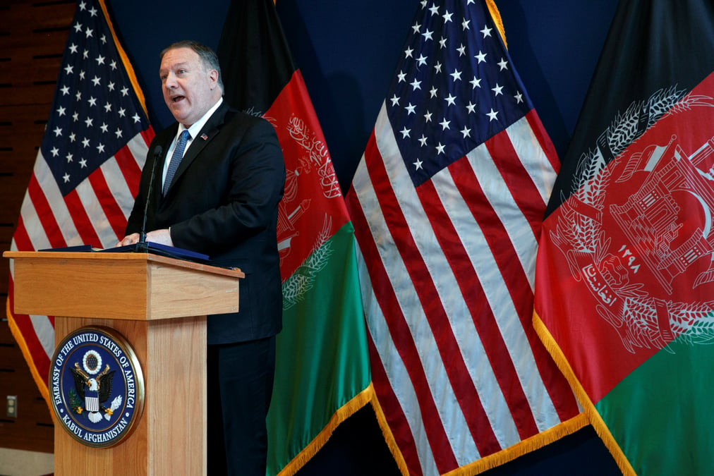 Mike pompeo, en visite a kaboul, recu par ashraf ghani