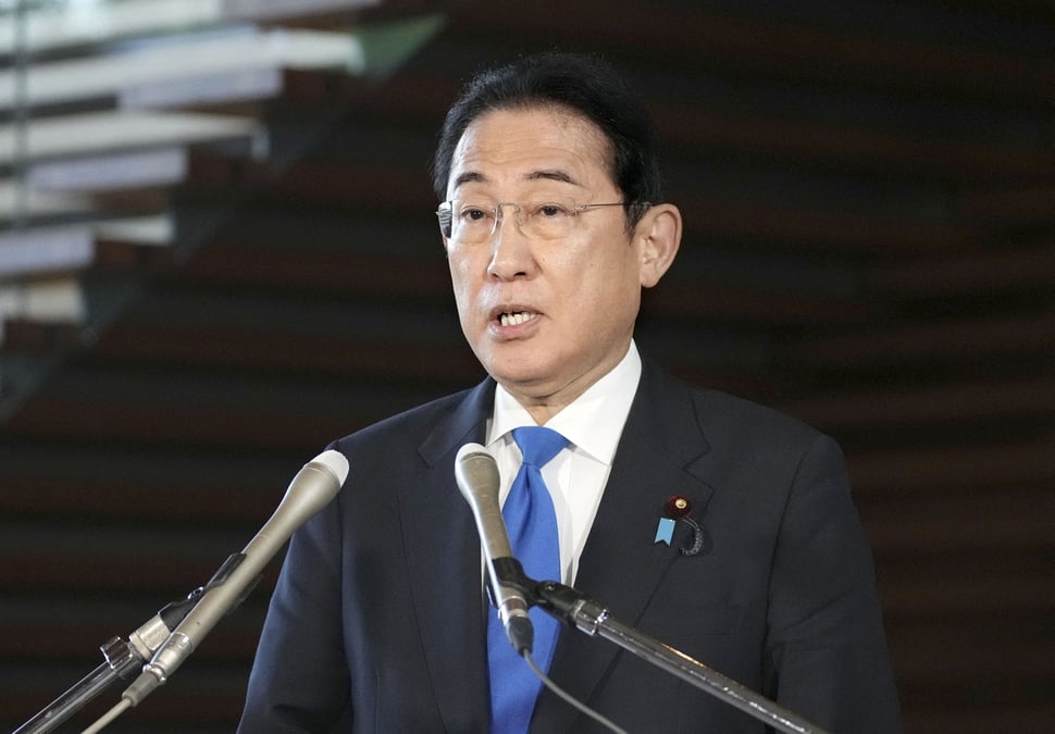 Le premier ministre japonais fumio kishida s'adresse aux medias