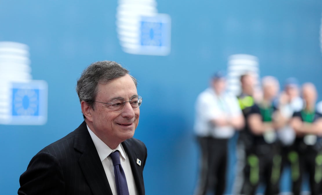 Draghi (bce) redit son message monetaire accommodant aux dirigeants de l'ue