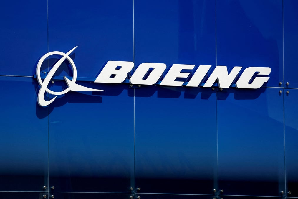 Le logo de boeing au 54e salon international de l'aeronautique et de l'espace de paris
