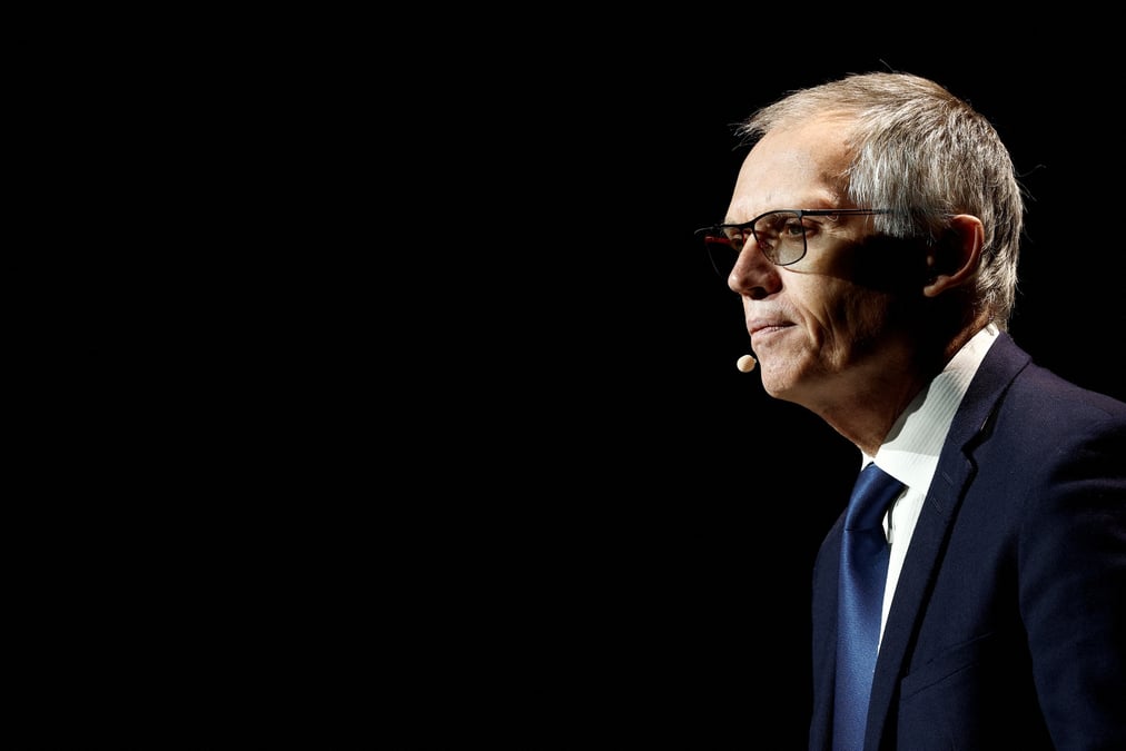 Carlos tavares lors du sommet de l'automobile de paris