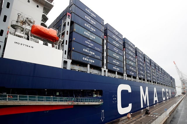 "Avec 21 % de valeur ajoutée étrangère contenue dans ses exportations brutes en 2015 (contre 9 % pour les États-Unis et 17 % pour la Chine), la France y est fortement intégrée, comme les autres pays européens. Cela peut apparaître
comme une vulnérabilité à l’heure où les deux superpuissances sont de plus en plus agressives et autocentrées. Heureusement, le marché européen constitue un cadre stable et protecteur pour les États membres" expliquent les économistes de la Fabrique de l'industrie.