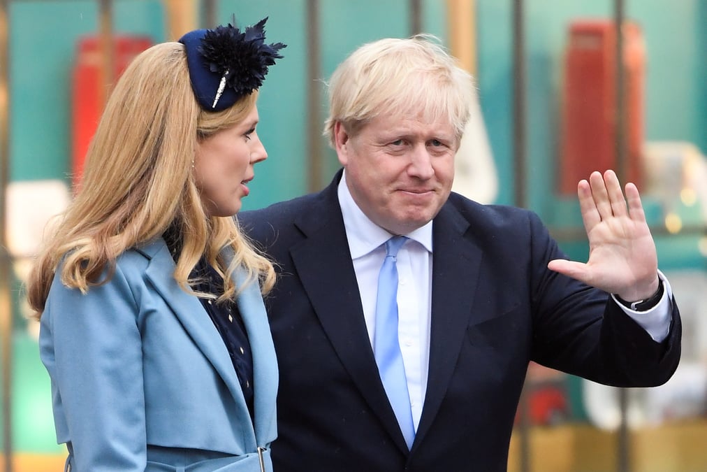 Boris johnson et sa compagne carrie symonds annoncent la naissance de leur enfant