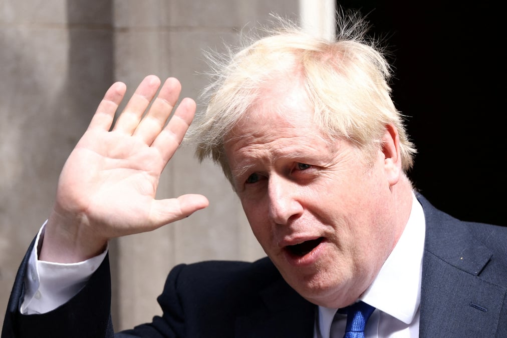 Grande-bretagne: accule, boris johnson persiste malgre la pression croissante
