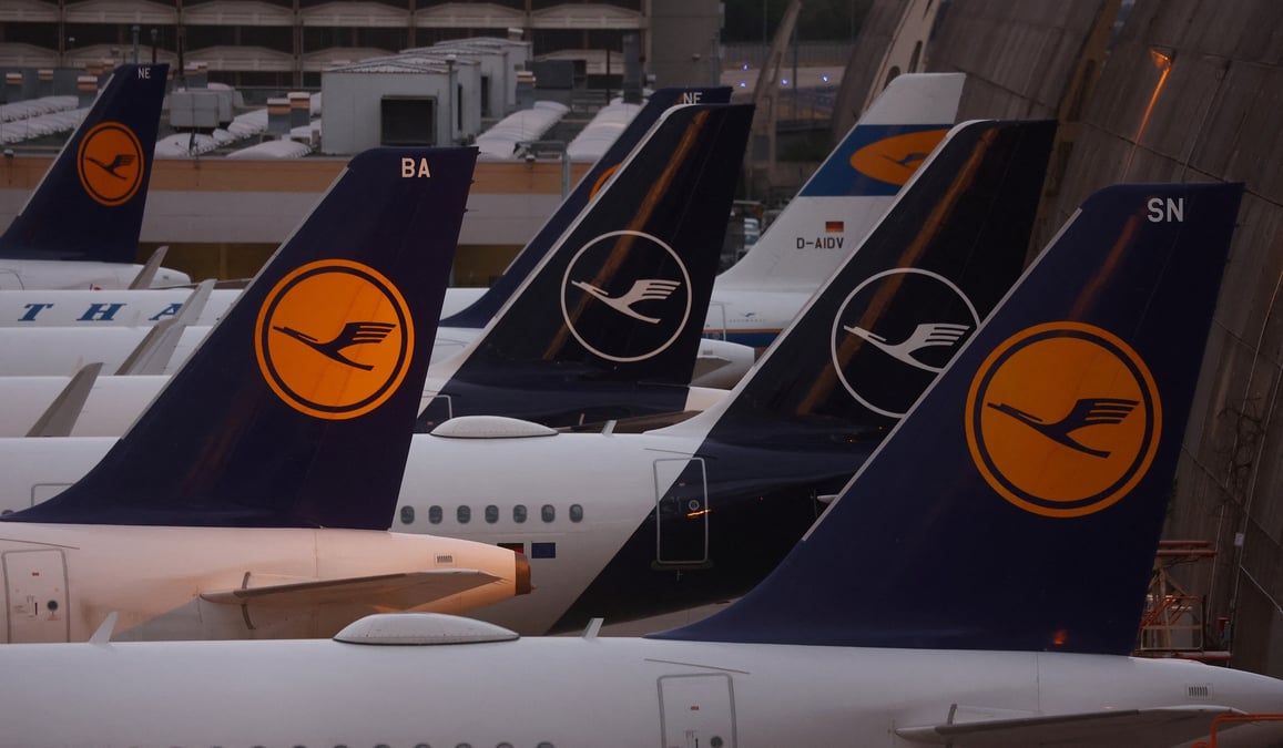 Des avions de lufthansa a l'aeroport de francfort