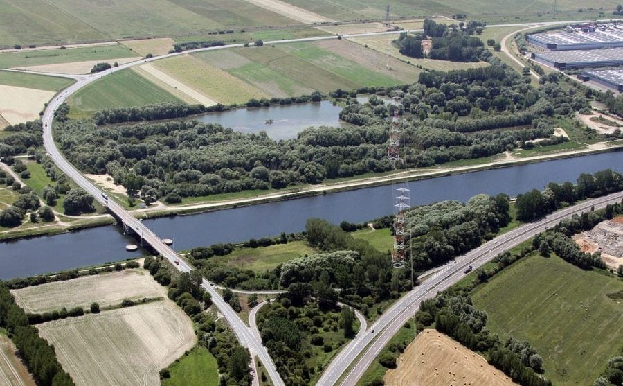 L'usine devait s'installer au bord du grand canal du Havre à l'emplacement d'une ancienne cimenterie Lafarge. Un site labellisé « clés en mains » par l'État.