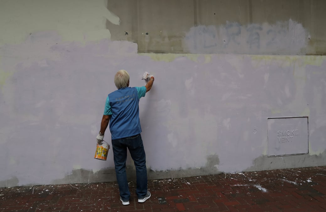 Hong kong: la police deplore des degradations a l'issue d'une manifestation