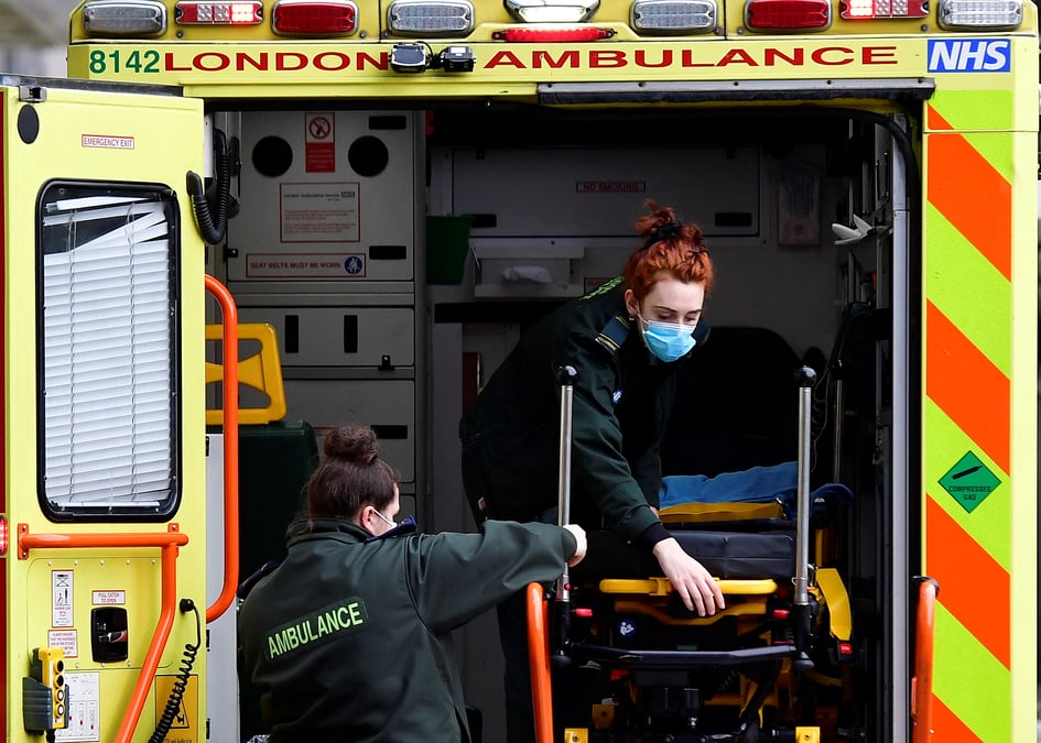 Coronavirus: londres dit que reduire la duree d'isolement peut pallier le manque de personnel