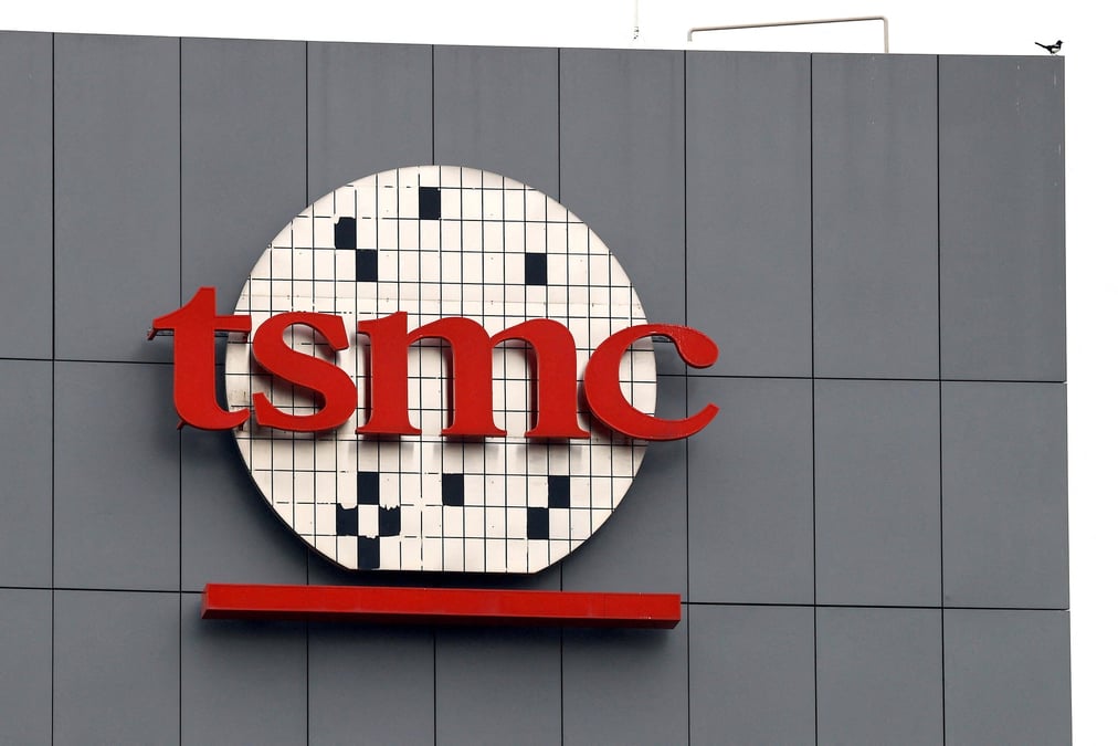 Un logo du geant taiwanais des puces tsmc est visible a tainan, taiwan