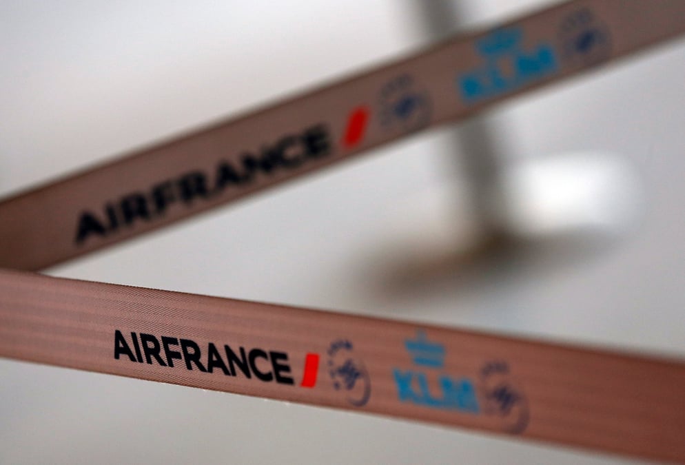 Une barriere d'air france-klm a l'aeroport marseille-provence