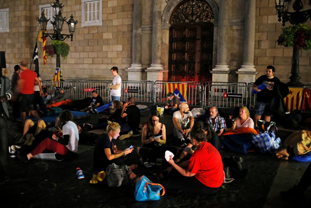 A barcelone, rassemblement nocturne contre une manifestation