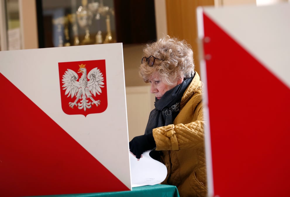 Le pis en tete en pologne, talonne par l'opposition