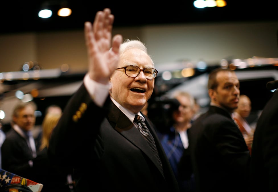 Warren buffett defend ses investissements dans des societes comme apple