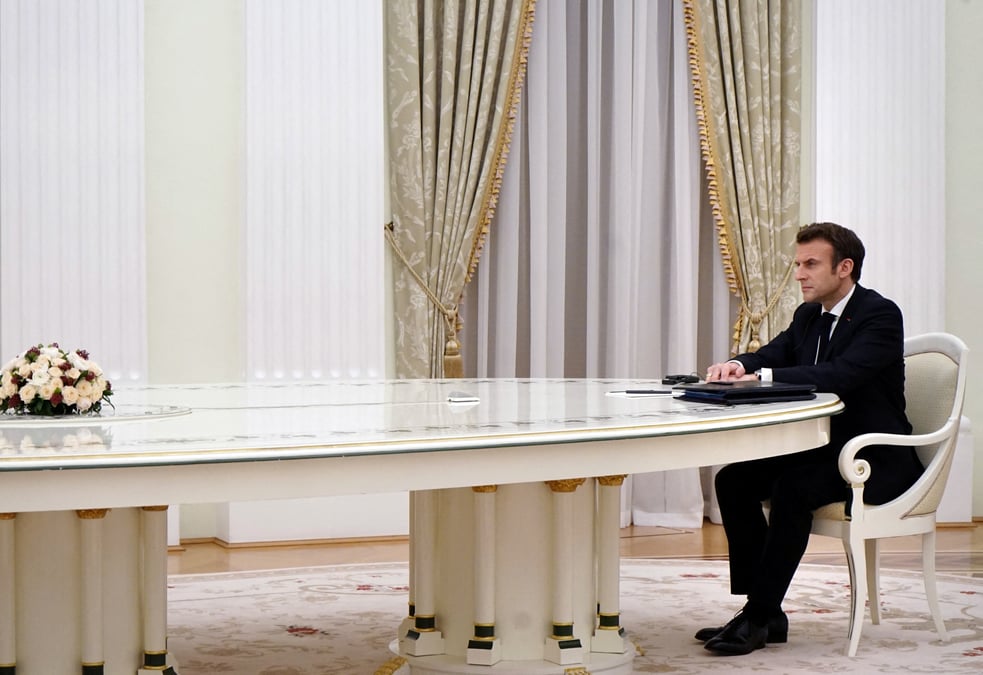 Ukraine: pour macron, il est dans l'interet de tous de maintenir la paix en europe