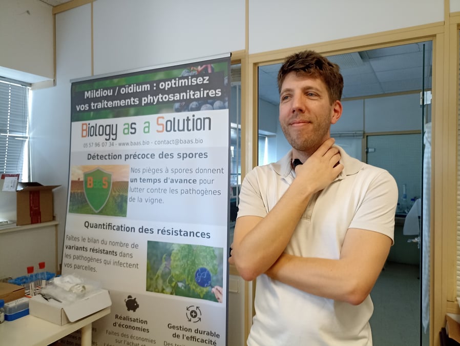 Biology as a Solution (Baas) est une entreprise créée en 2019 par Jérémie Brusini, titulaire d'un master en Parasitologie et d'un doctorat en Pathologie Végétale (INRA de Bordeaux).