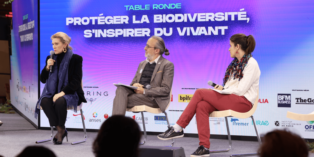 De gauche à droite : Marie-Claire Daveu directrice du développement durable et des affaires institutionnelles de Kering, Christophe Aubel directeur général délégué Mobilisation de la société à l'OFB, et Laura Magro directrice adjointe en charge du développement scientifique de Ceebios.