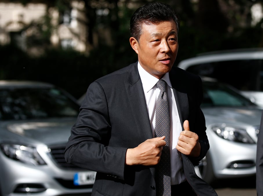 L'ambassadeur de chine au royaume-uni convoque au foreign office