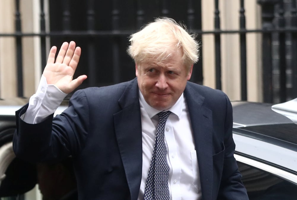 L'ue reflechit a un report, johnson s'en tient a son accord