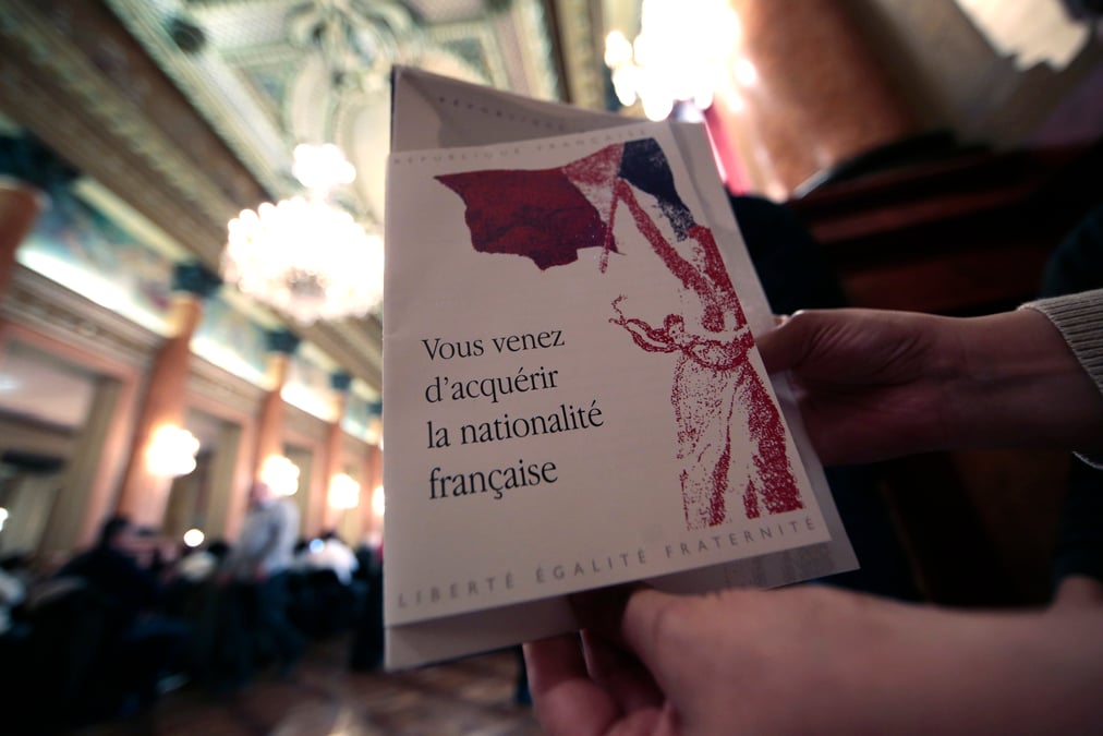 Forte baisse des naturalisations en france en 2020, selon des statistiques de l'ue