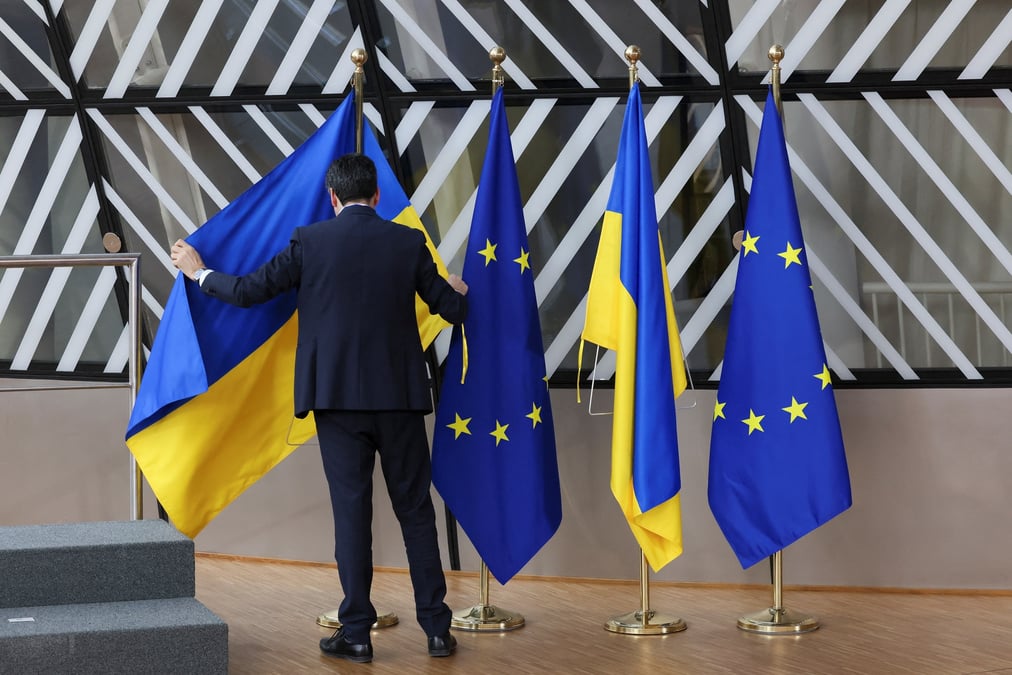 Les drapeaux ukrainiens et europeens