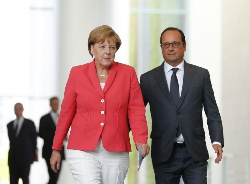 Hollande et merkel previennent que la crise des migrants va durer