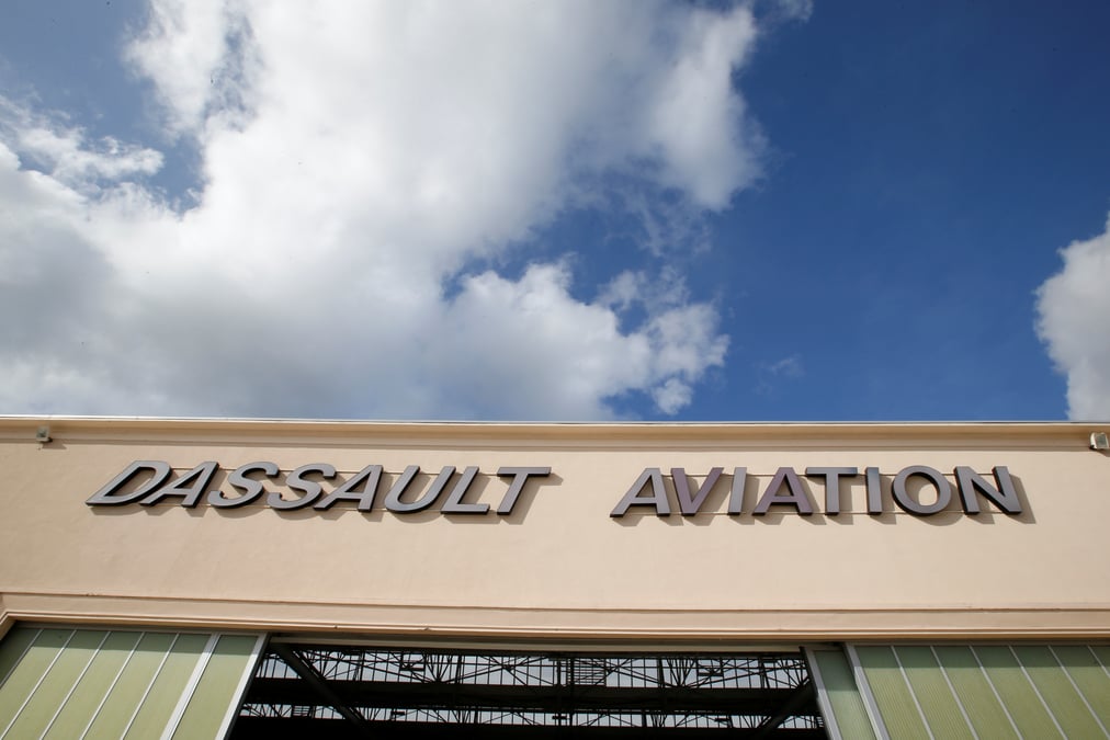 Dassault fait etat de livraisons de rafale conformes a ses previsions, en retrait sur les falcon