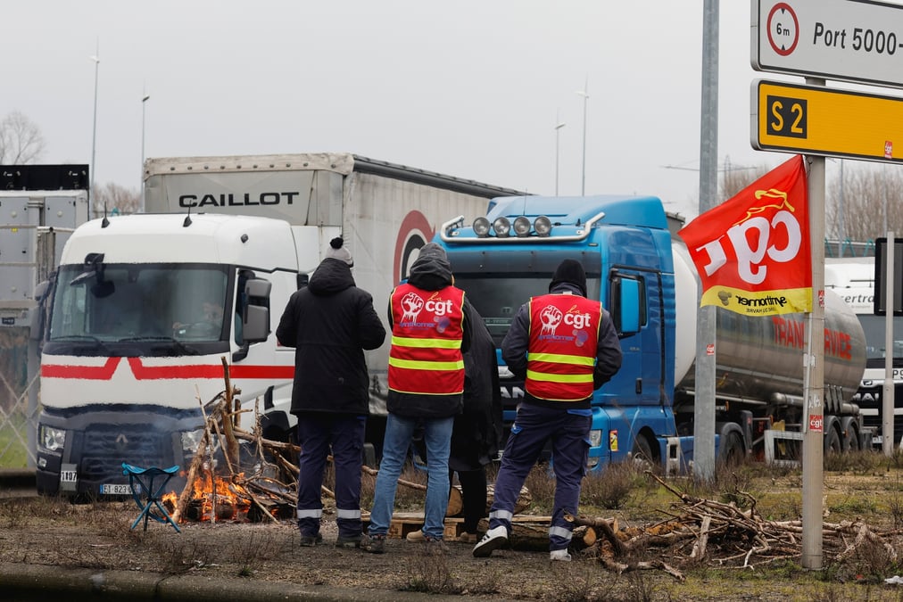 Un barrage routier pres de la raffinerie totalenergies a gonfreville-l'orcher, pres du havre